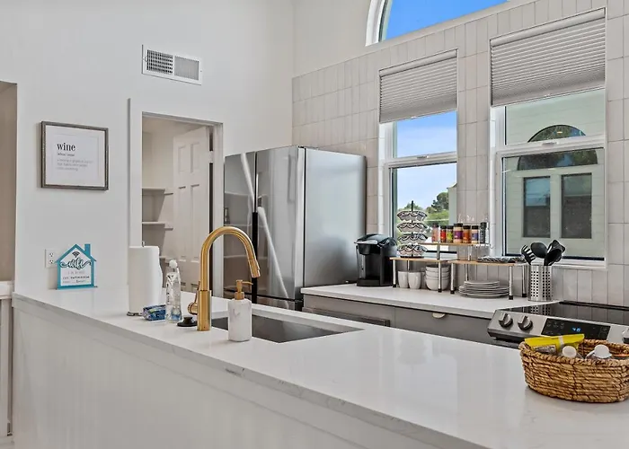 Peaceful Getaway - Location, Family-friendly & Pool Table!